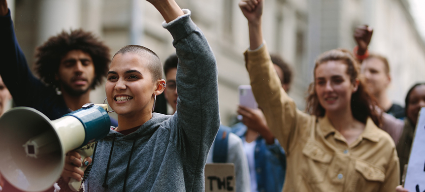 Bild på unga demonstranter